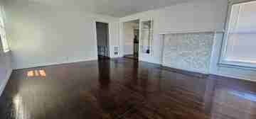 featured image of 909 1/2 Sw Bridge St