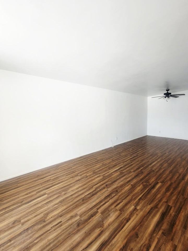 8802 Phoenix Ave Ne - Photo 2 of 11