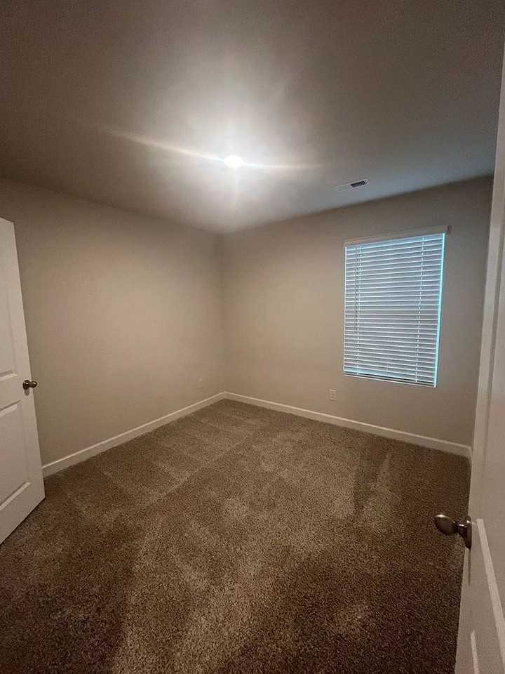 3714 Memorial Pkwy - Photo 4 of 21