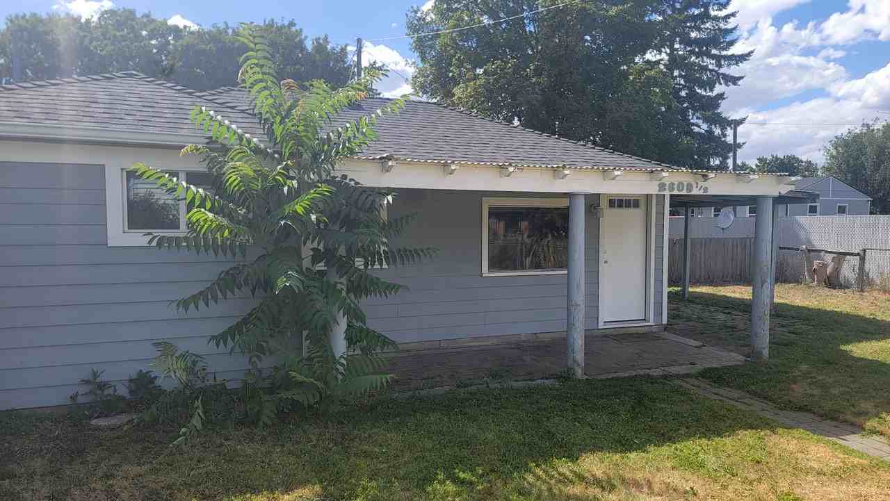 2609 N Vista Rd - Photo 2 of 11