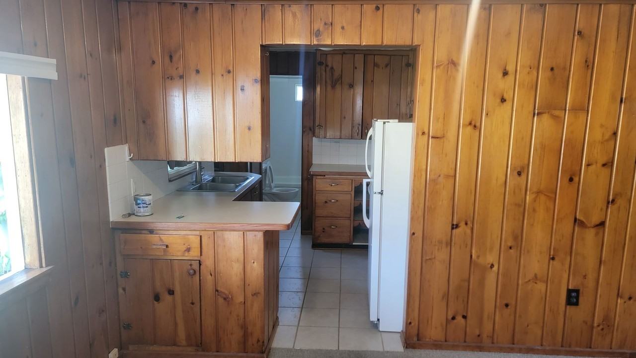 2609 N Vista Rd - Photo 3 of 11