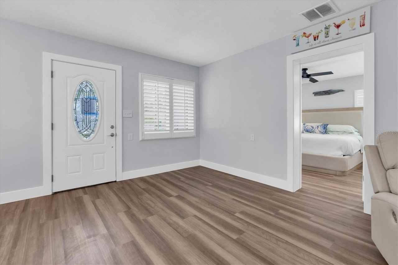 528 77th Ave - Photo 3 of 32