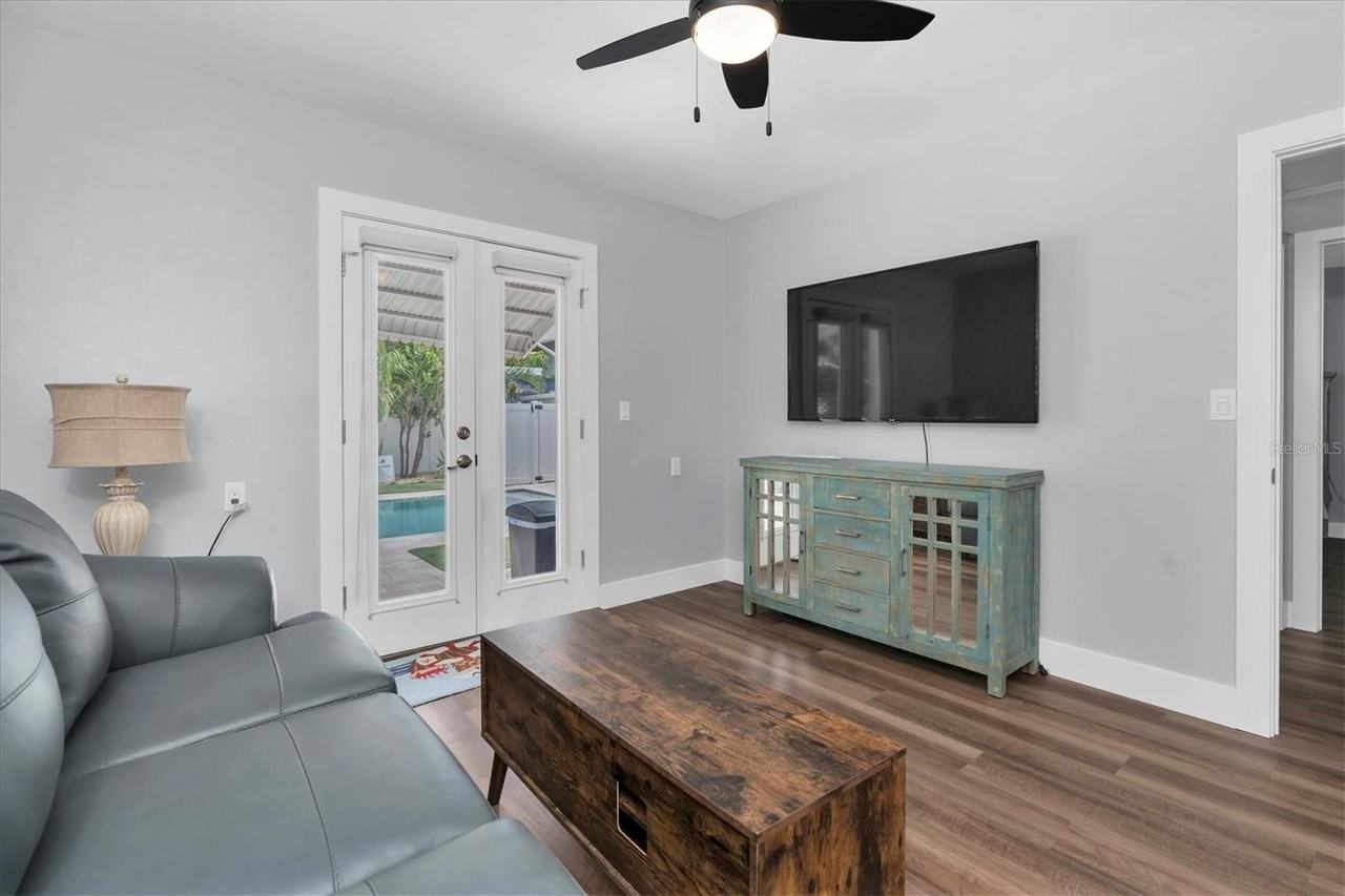 528 77th Ave - Photo 5 of 32