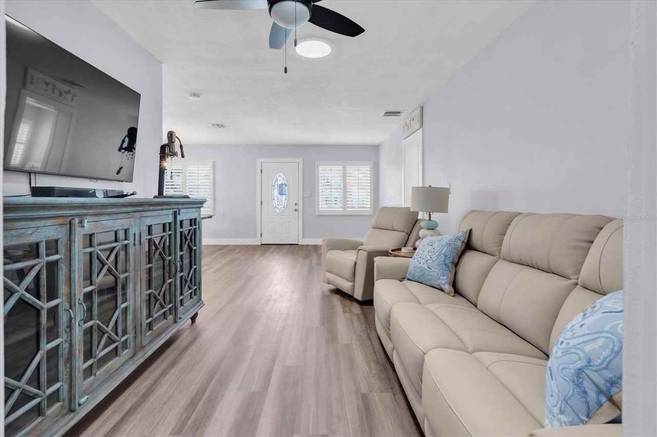 528 77th Ave - Photo 7 of 32