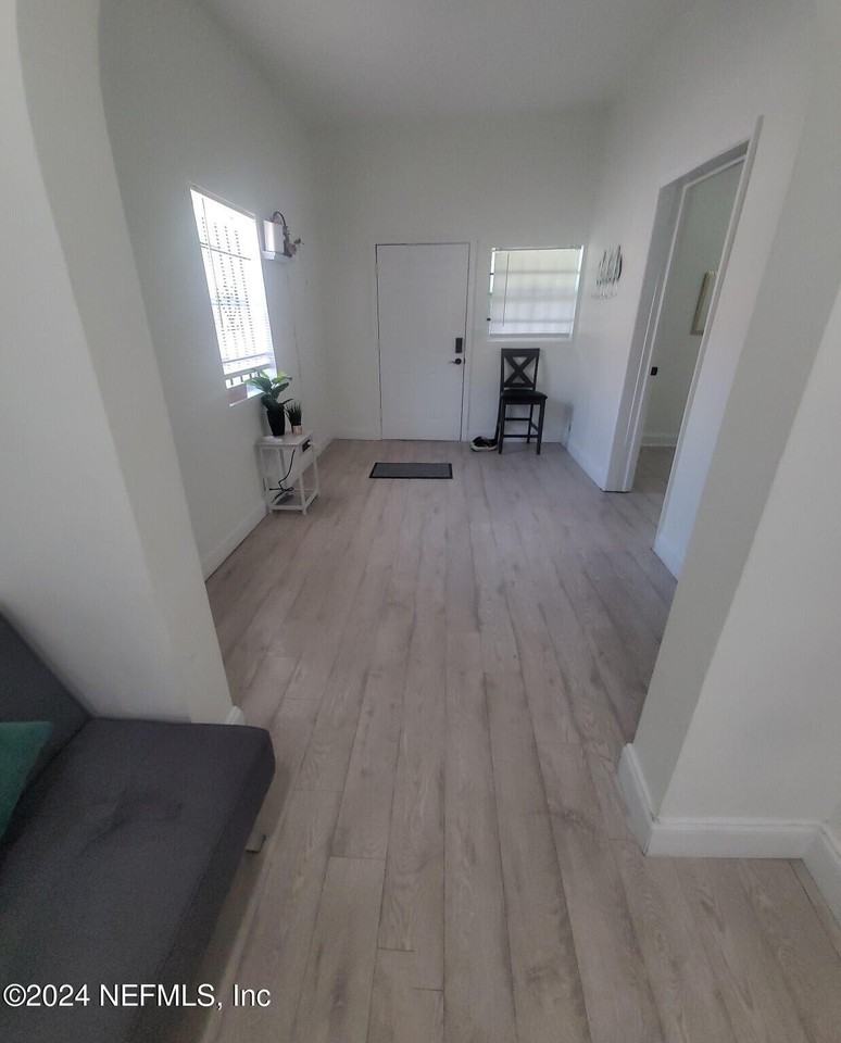 1538 Pasco St - Photo 4 of 20