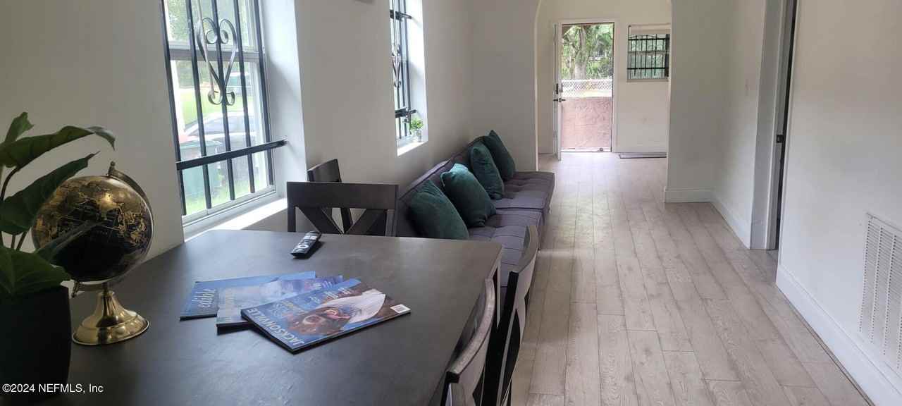 1538 Pasco St - Photo 5 of 20