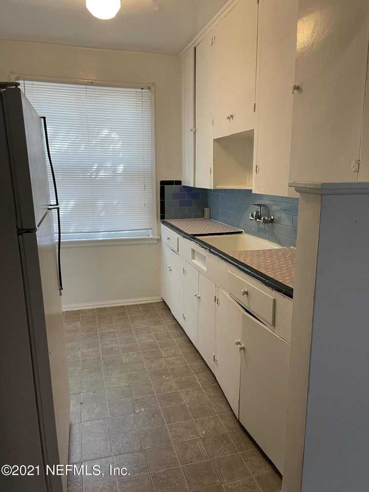 1529 Mcduff Ave S Apt 2 #2 - Photo 2 of 9