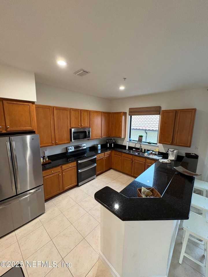 544 Market St - Photo 6 of 17