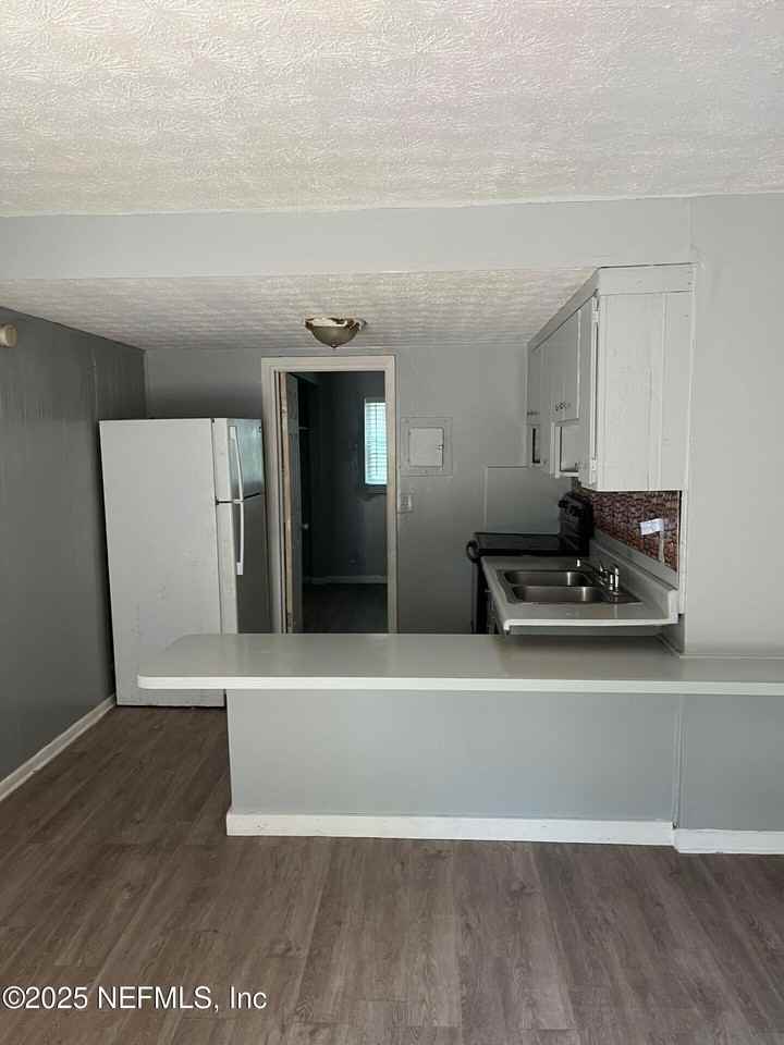 5844 Justina Ct - Photo 4 of 9