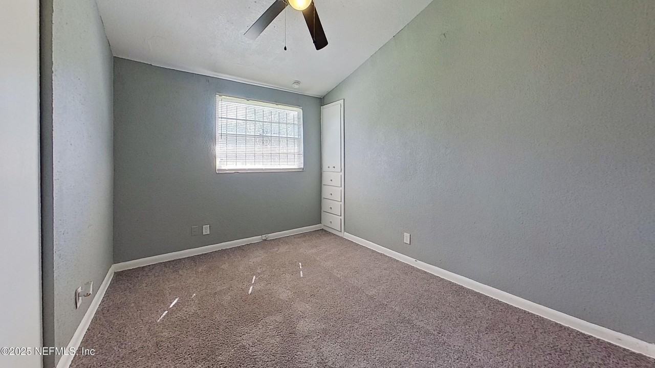 9276 Greenleaf Rd - Photo 5 of 14