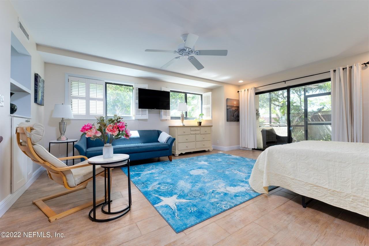 662 Summer Pl - Photo 4 of 20