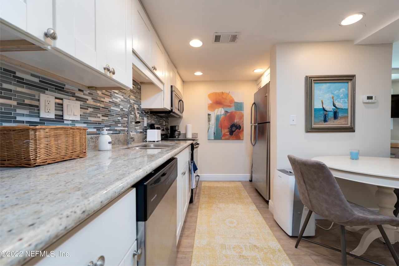 662 Summer Pl - Photo 6 of 20