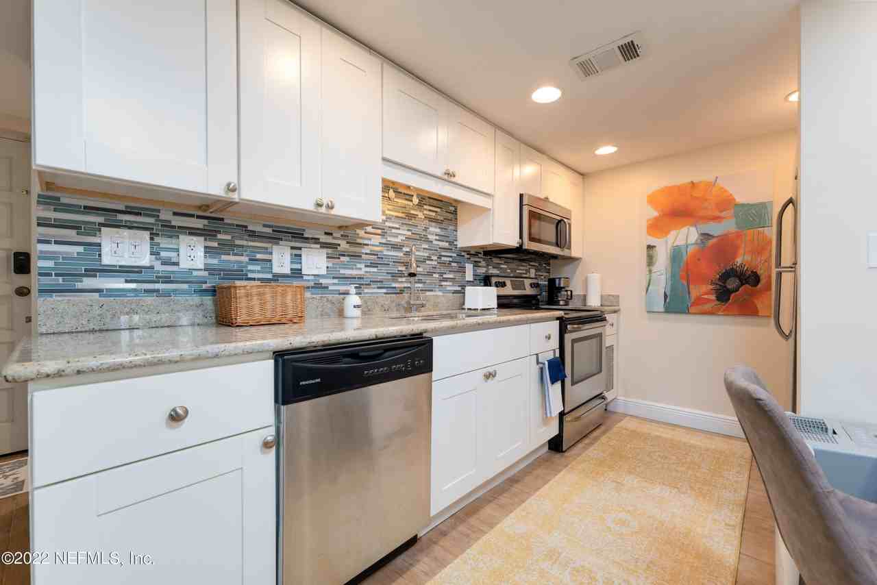 662 Summer Pl - Photo 7 of 20