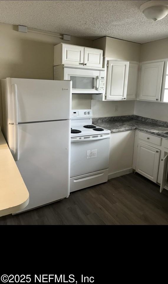 1110 Caliente Dr Unit 52 #52 - Photo 2 of 12