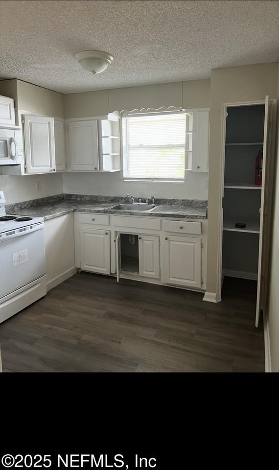 1110 Caliente Dr Unit 52 #52 - Photo 3 of 12