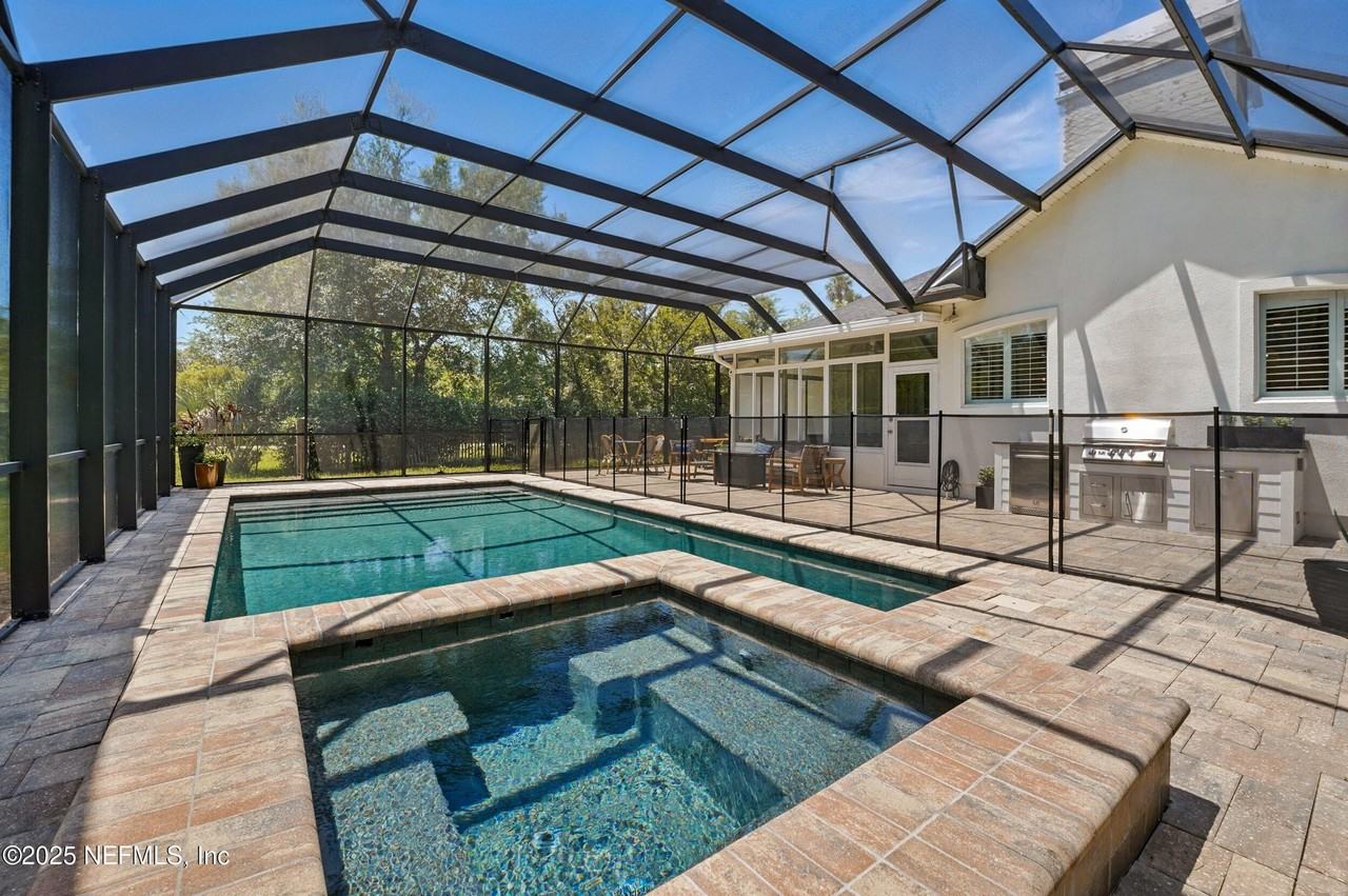 150A N Roscoe Blvd - Photo 2 of 50