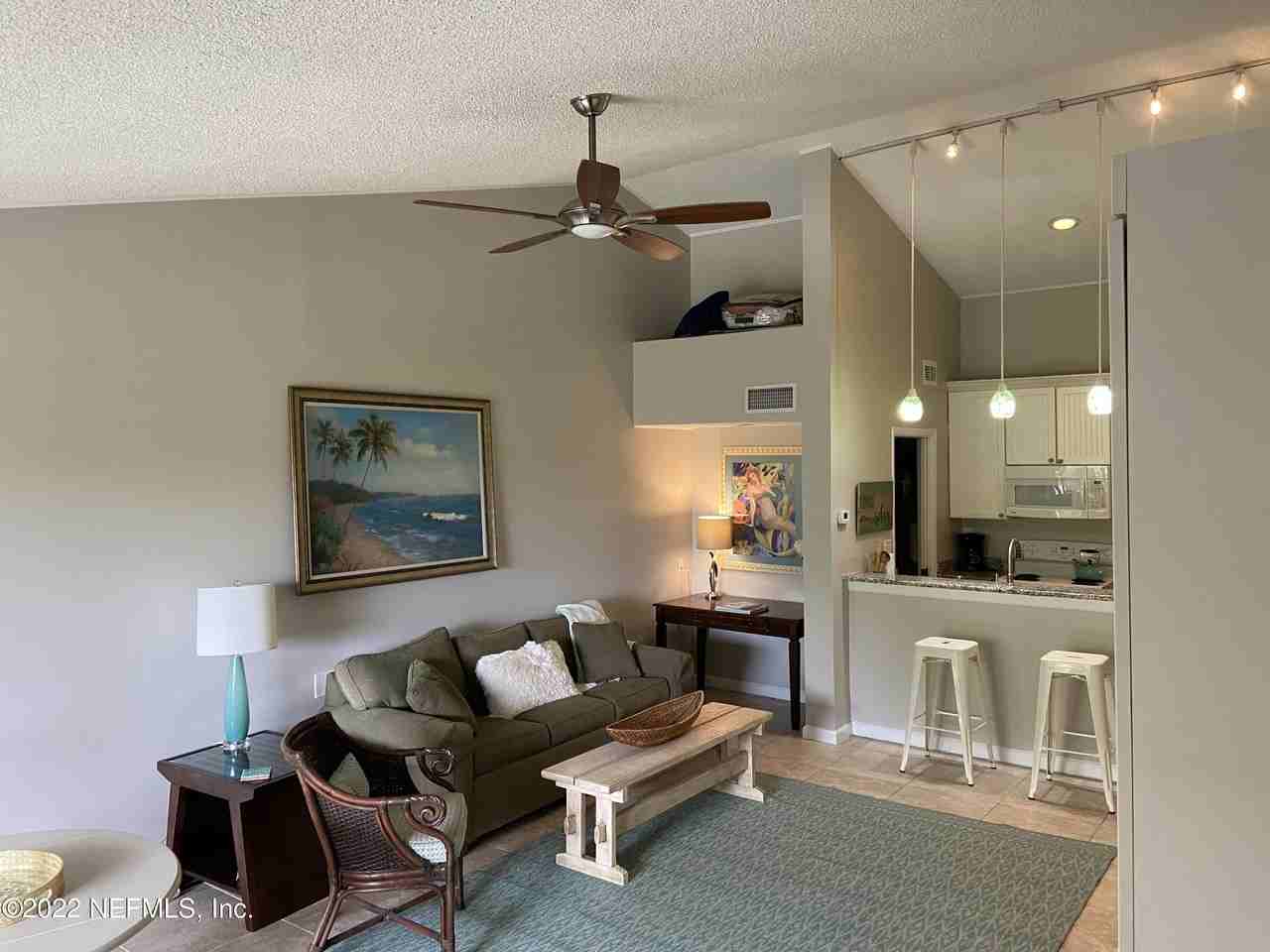 667 Summer Pl - Photo 2 of 15