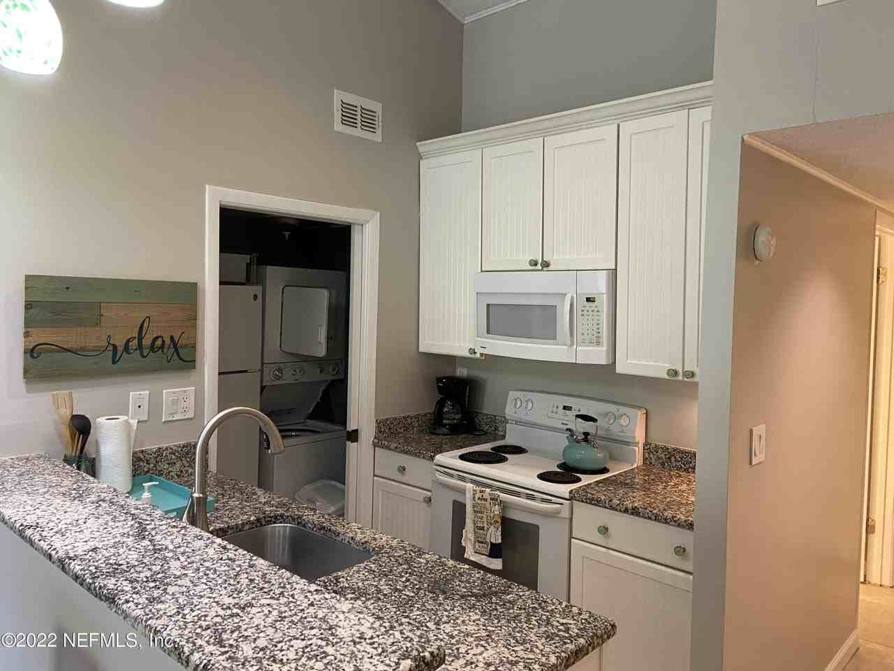 667 Summer Pl - Photo 5 of 15