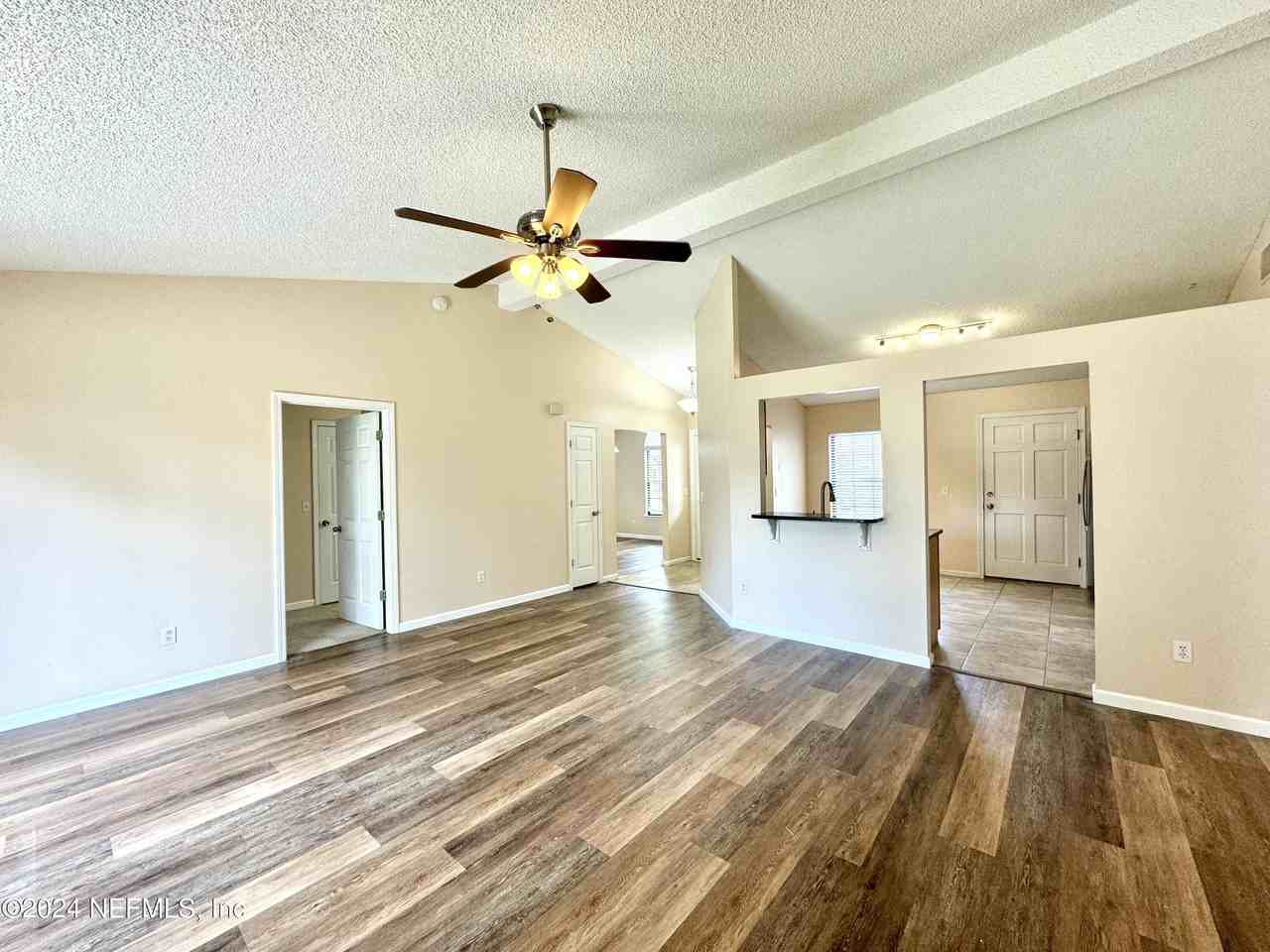 1136 Dorwinion Dr - Photo 4 of 16