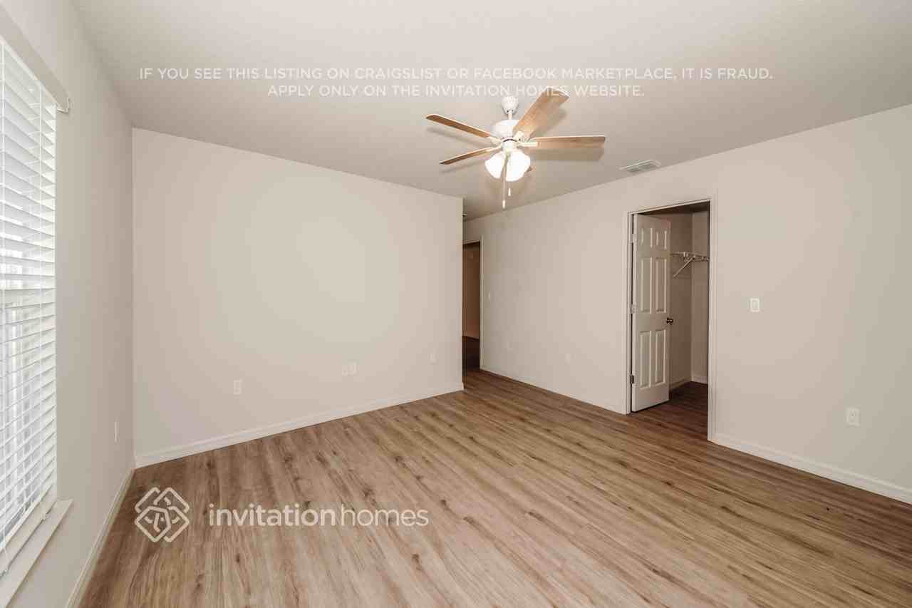 9 Philmont Ln - Photo 3 of 16