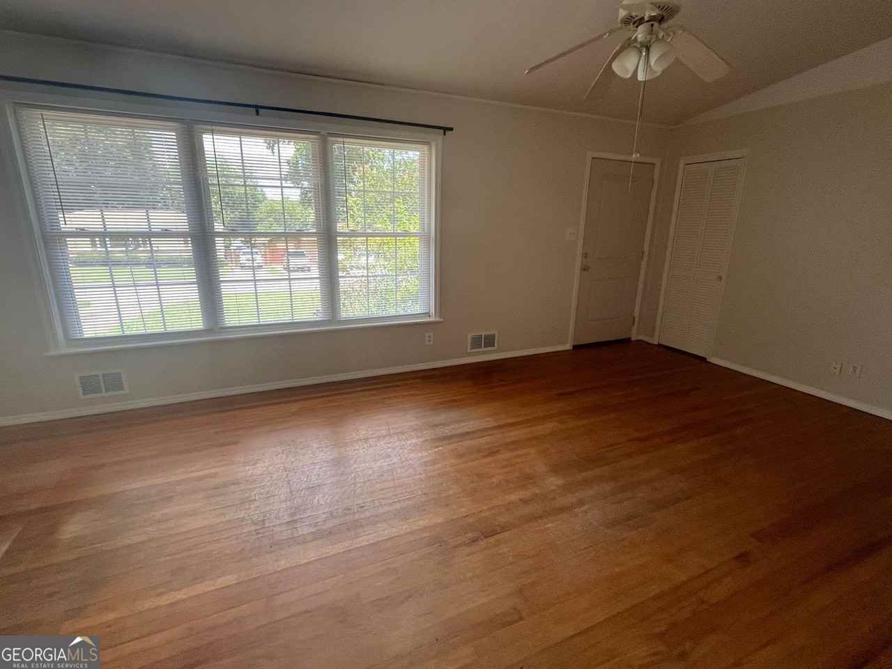 373 Norton Cir Se - Photo 3 of 9