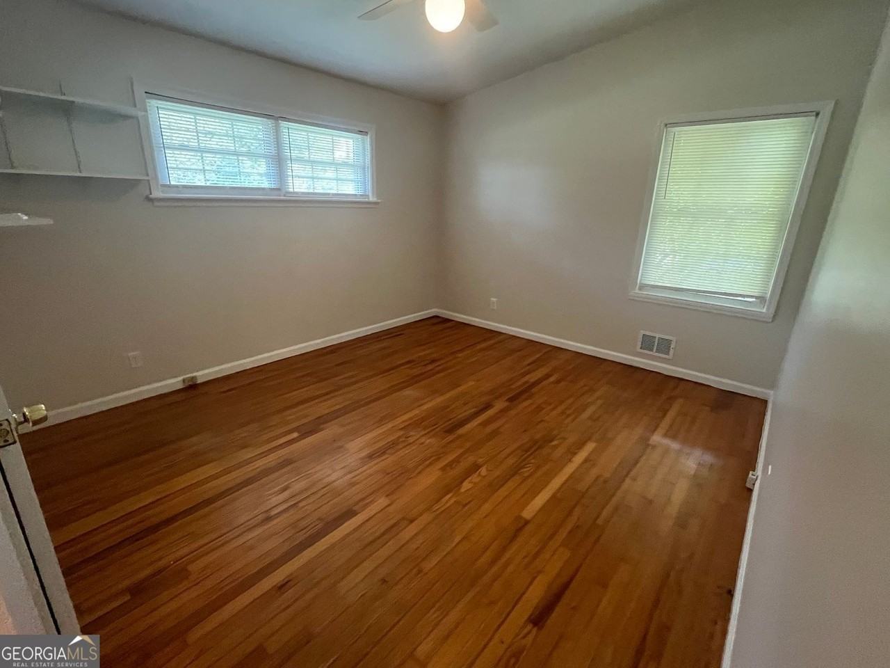 373 Norton Cir Se - Photo 4 of 9