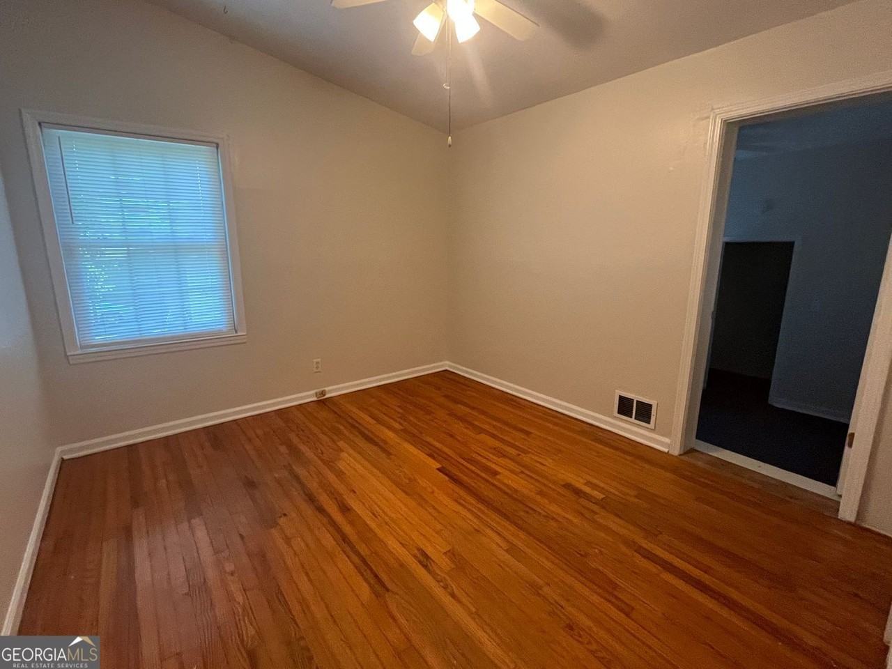 373 Norton Cir Se - Photo 6 of 9