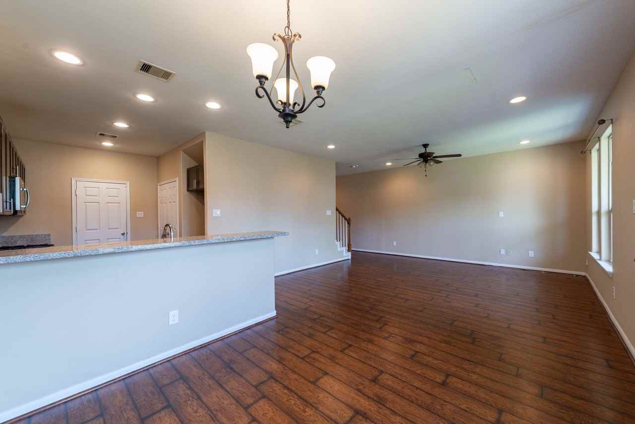 17035 Wilthorne Gardens Ct - Photo 5 of 21