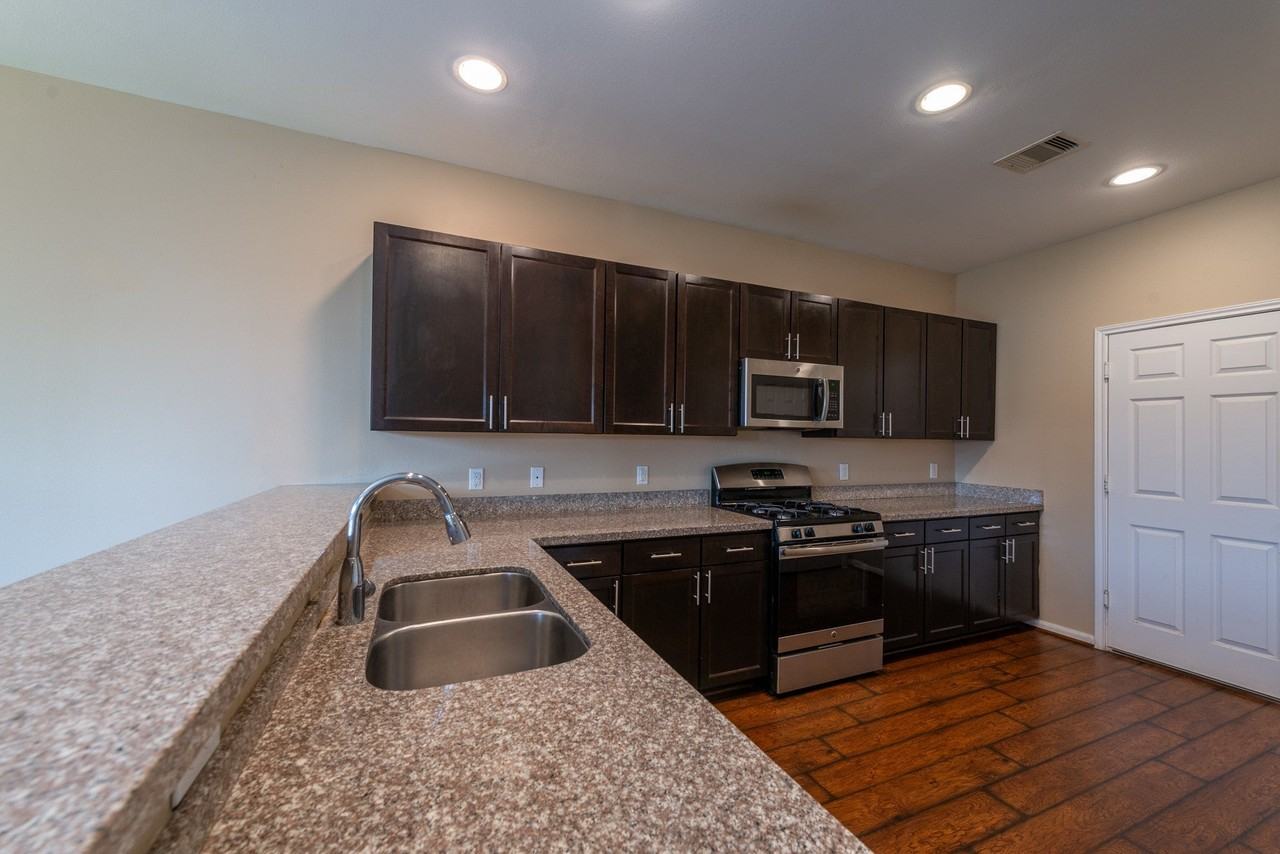 17035 Wilthorne Gardens Ct - Photo 6 of 21