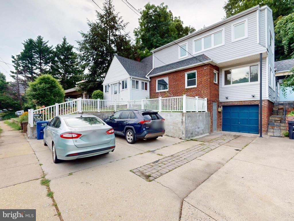 3137 S Glebe Rd ##1 - Photo 2 of 33