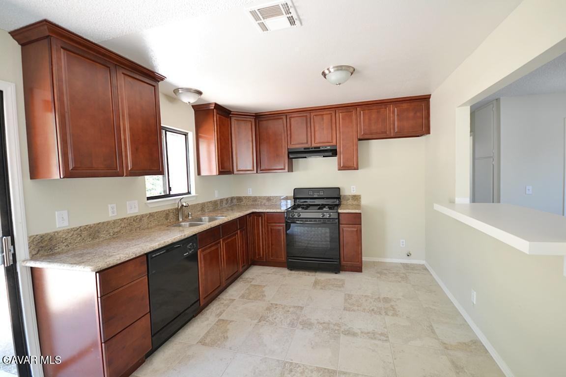 10535 E Avenue S4 - Photo 2 of 7