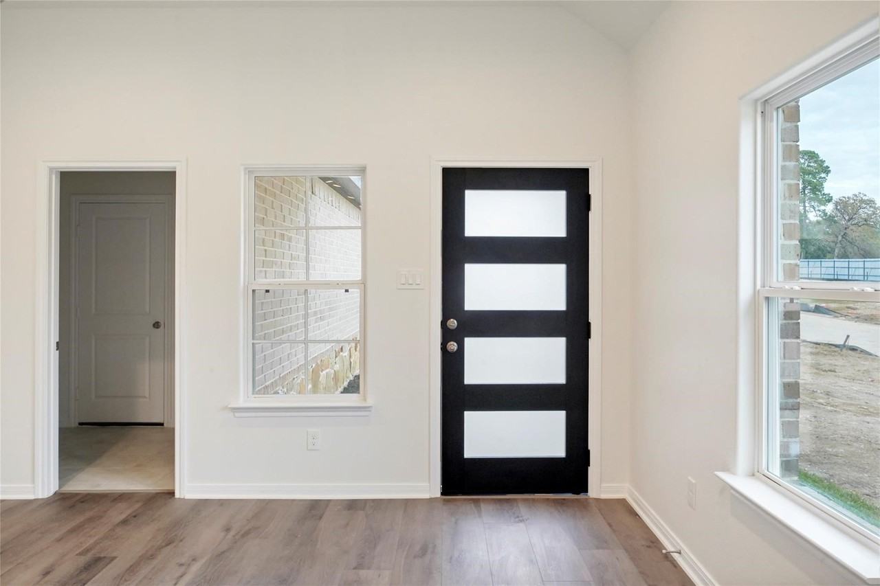 11703 Eclipse Dr - Photo 3 of 20