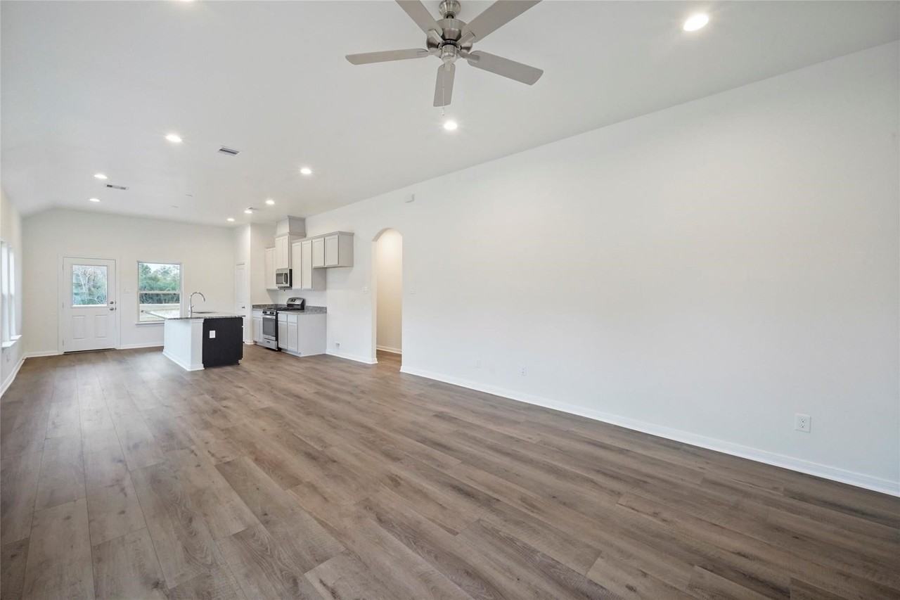 11703 Eclipse Dr - Photo 5 of 20