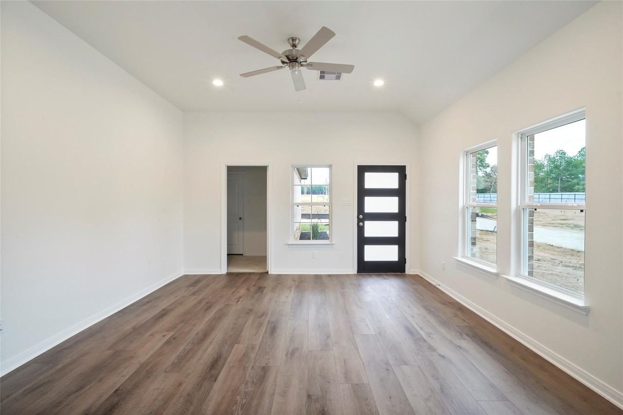 11703 Eclipse Dr - Photo 6 of 20