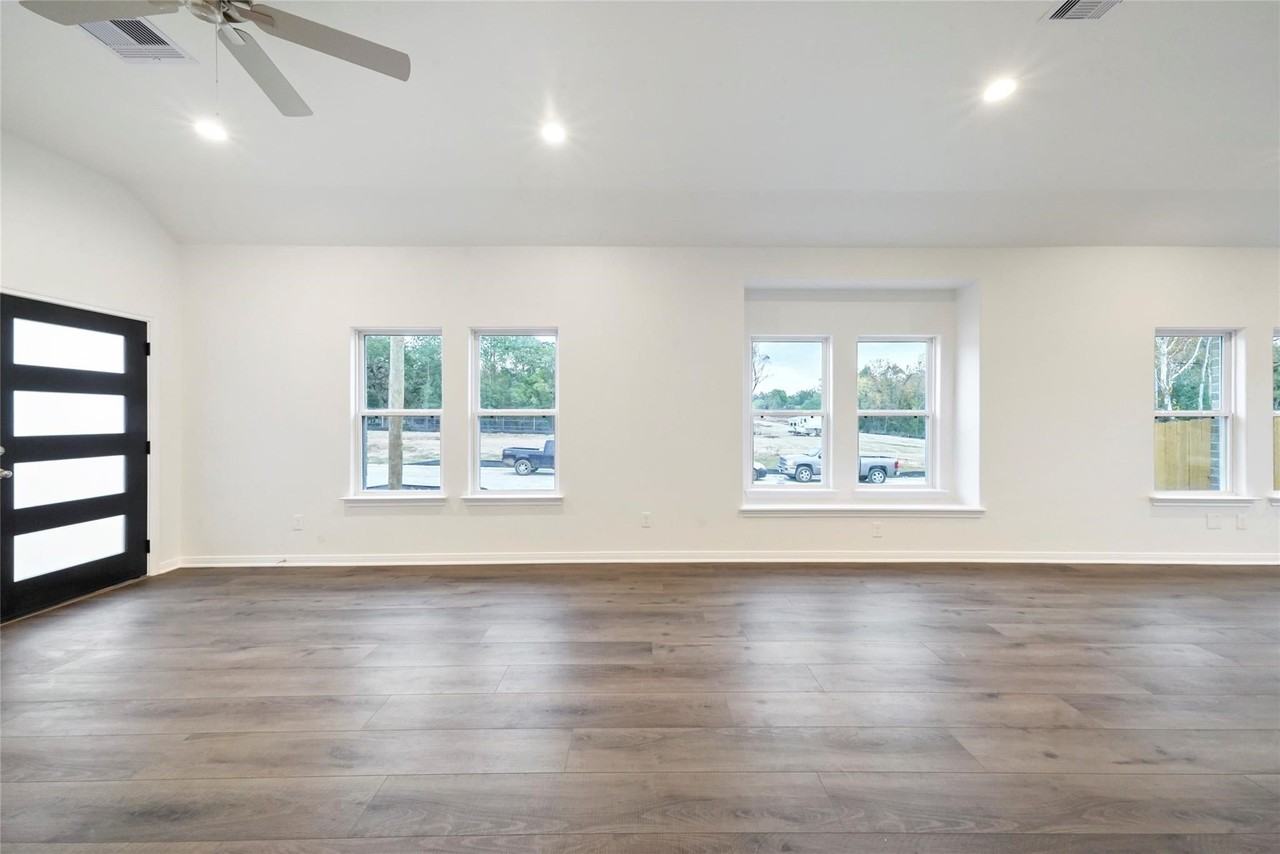 11703 Eclipse Dr - Photo 7 of 20