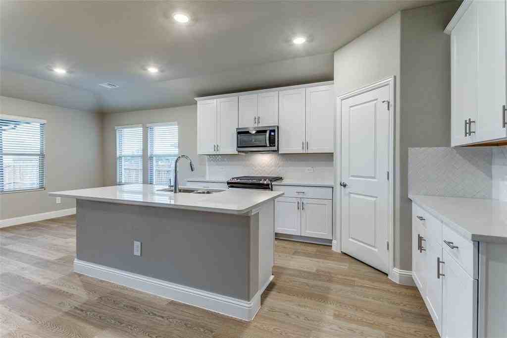 723 Buffalo Dr - Photo 5 of 25