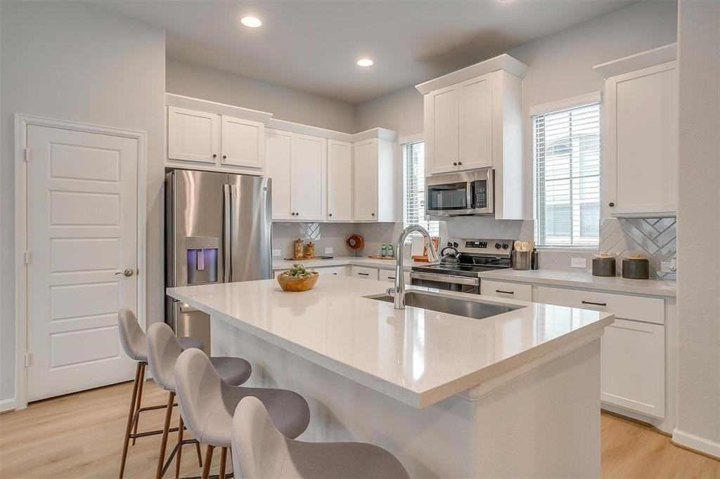 6142 Lavanda Ave - Photo 5 of 40