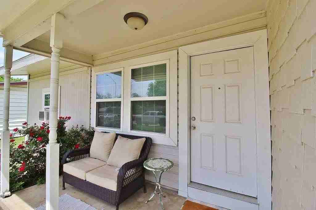 911 East Lovers Lane - Photo 2 of 15