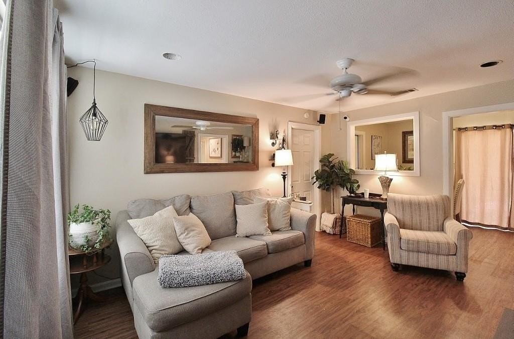 911 East Lovers Lane - Photo 3 of 15