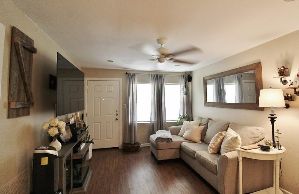 911 East Lovers Lane - Photo 4 of 15