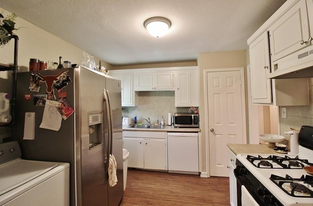 911 East Lovers Lane - Photo 6 of 15