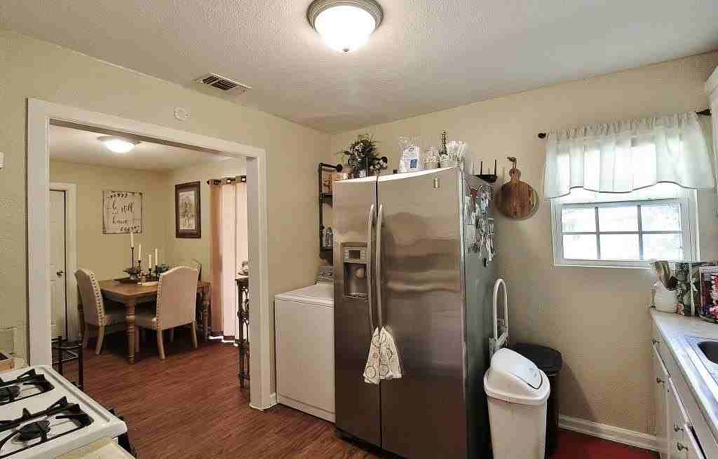 911 East Lovers Lane - Photo 7 of 15