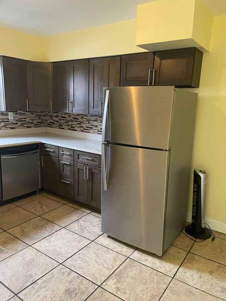 6304 Grand Central Pkwy - Photo 5 of 15