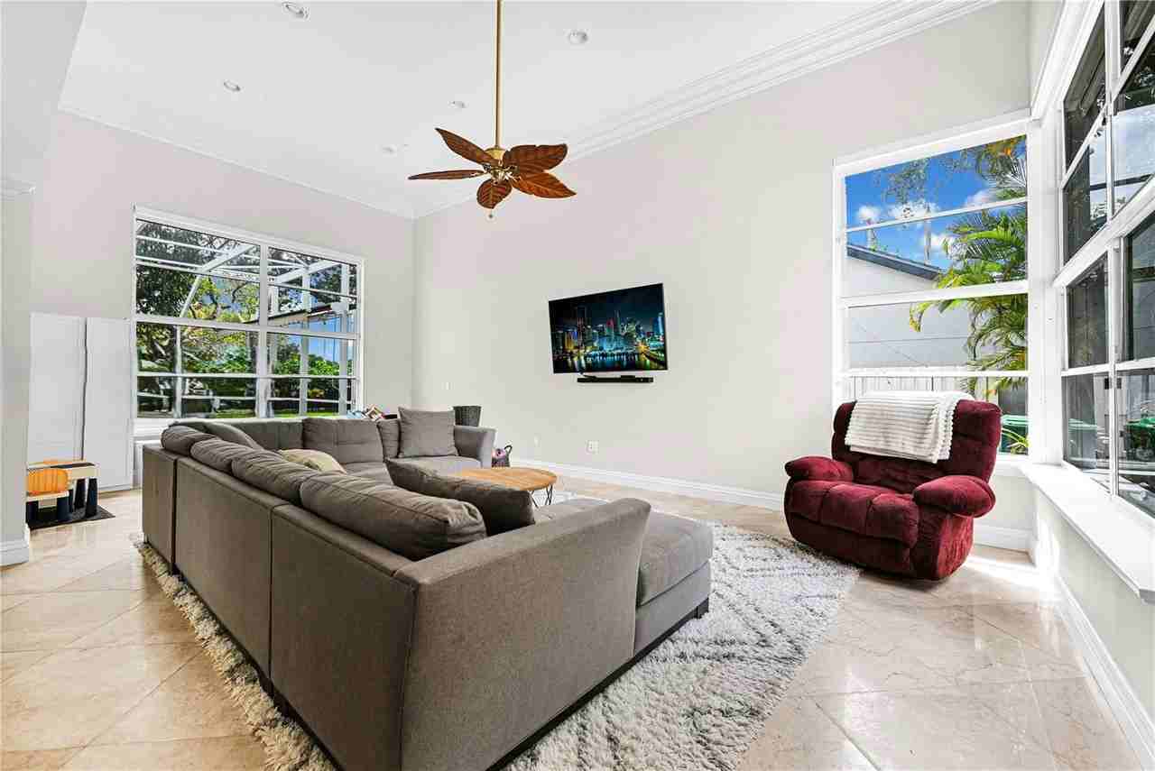 Sw 111th Ter - Photo 6 of 8