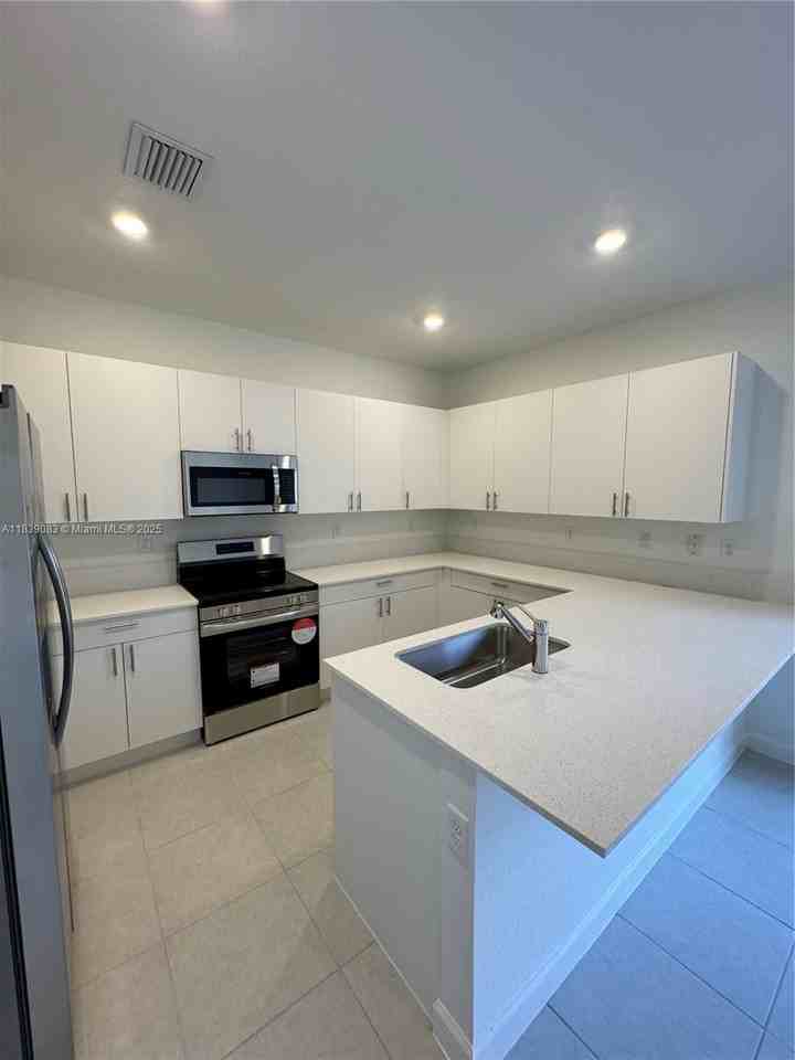 23349 Sw 128th Ave - Photo 3 of 8