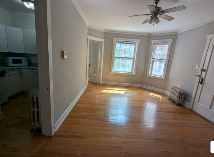 4406 N Rockwell St #2 - Photo 4 of 5