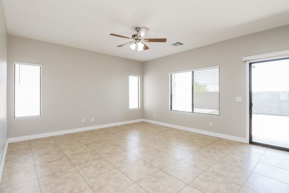 2191 E Greenlee Ave - Photo 4 of 17