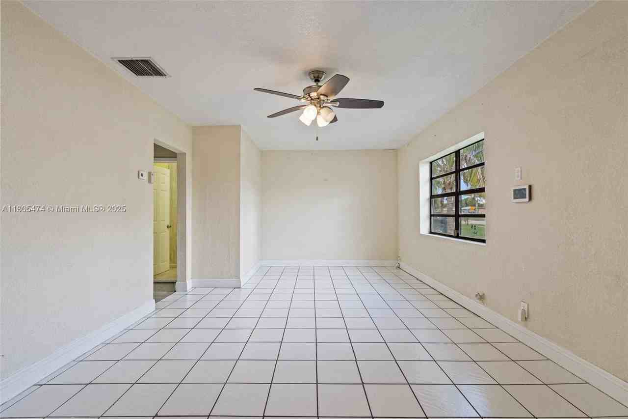 820 Alabama Ave #820FRONT - Photo 7 of 39