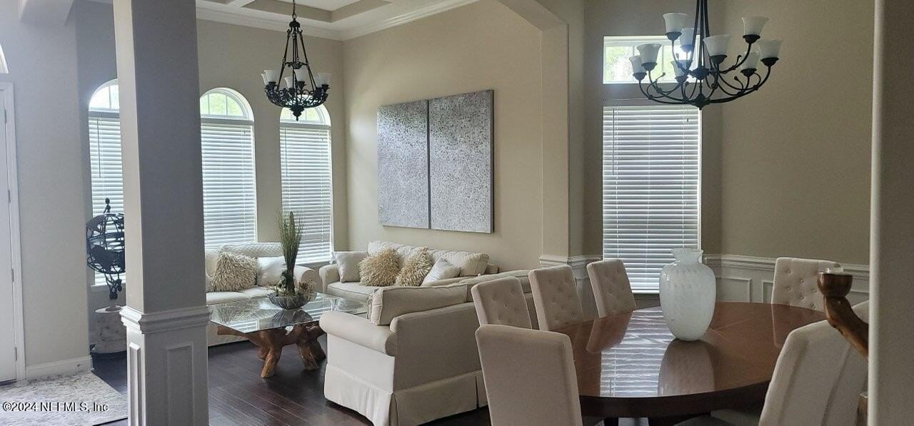 305 Ellsworth Cir - Photo 2 of 20