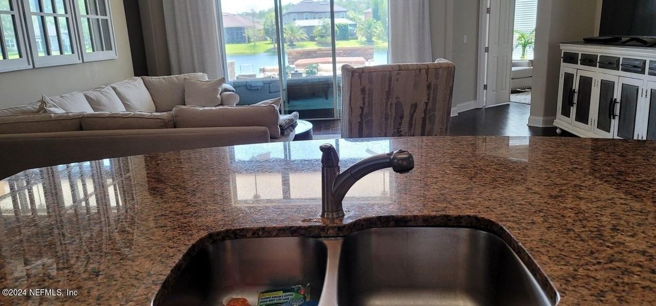 305 Ellsworth Cir - Photo 3 of 20